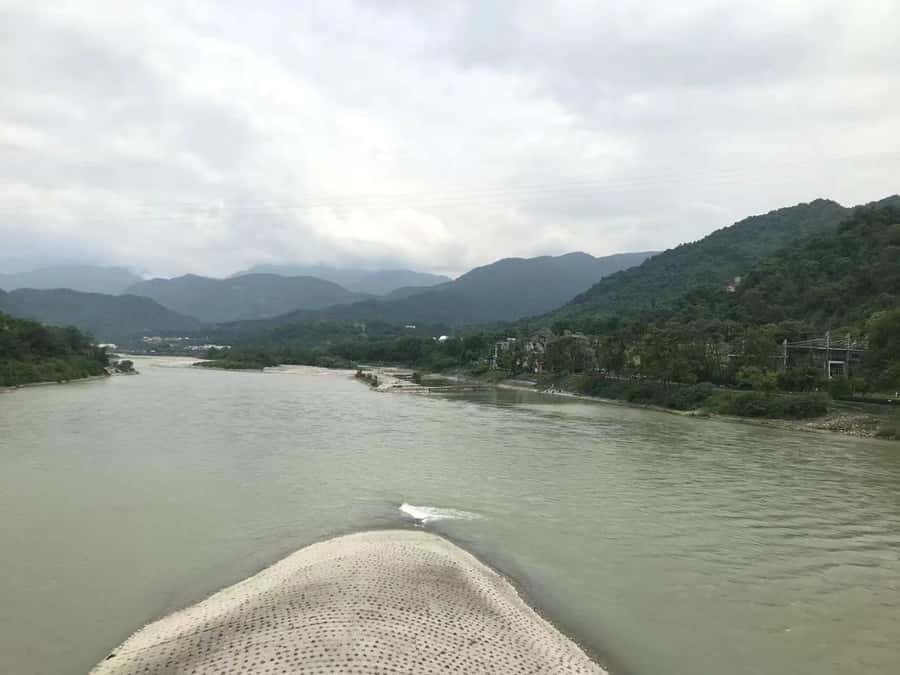 1-Day Mount Qingcheng and Dujiangyan Irrigation System Tour - Dujiangyan: Ancient Flood Control That Still Works