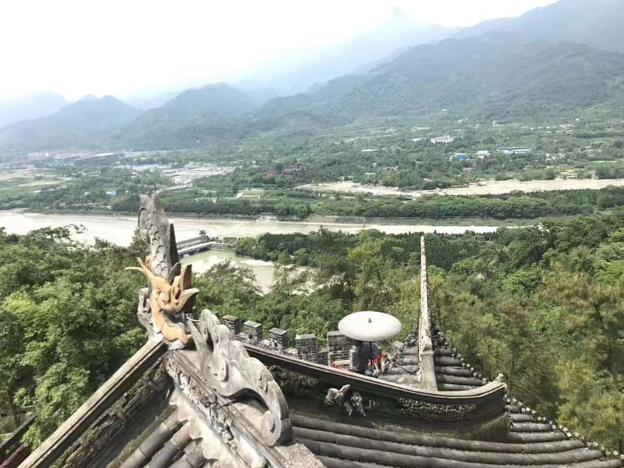 1-Day Mount Qingcheng and Dujiangyan Irrigation System Tour - Time Management, Gondola Lines, and Staying Comfortable