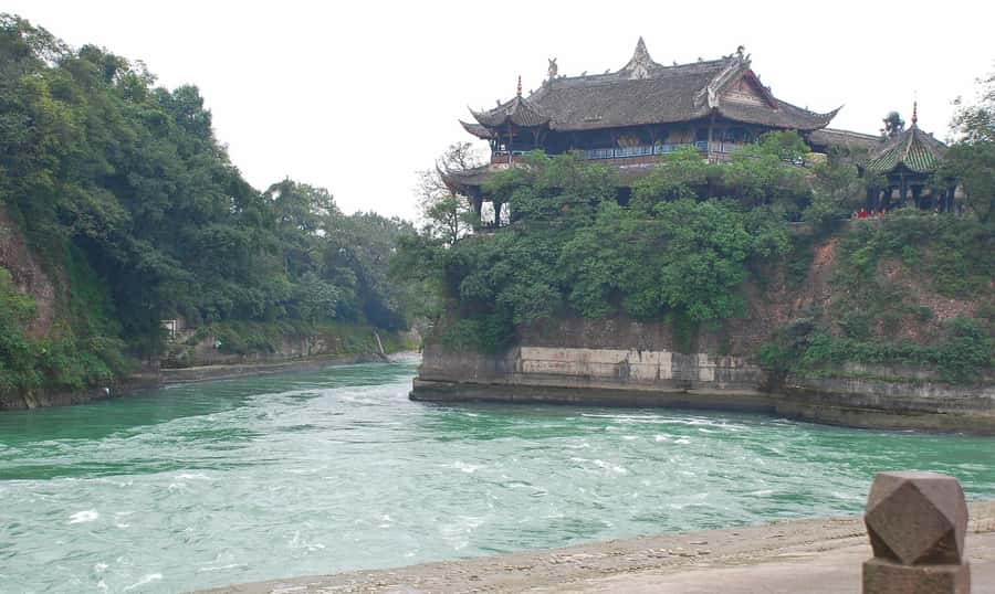 1-Day Mount Qingcheng and Dujiangyan Irrigation System Tour - Morning Pickup and the Ride Out to Mount Qingcheng