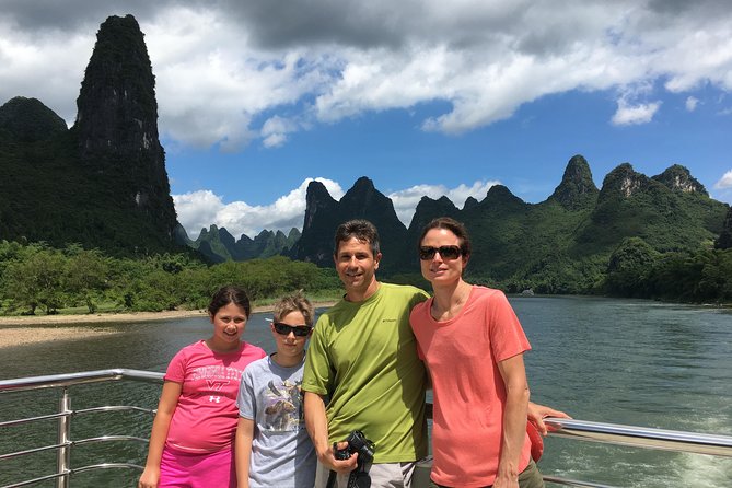 1 Day Private Tour: Li River Cruise from Guilin & Yangshuo Biking - Lunch onboard: what to eat, and what to expect