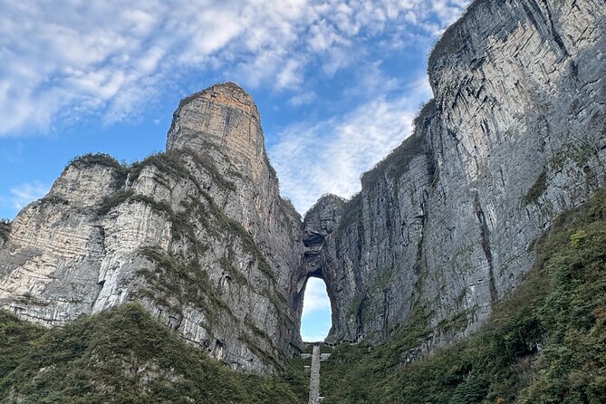 1-Day Private Tour to Tianmen Mountain & Glass Walk & Night Light - Going Up Tianmen Mountain: Cablecar Time and What You Get on Arrival