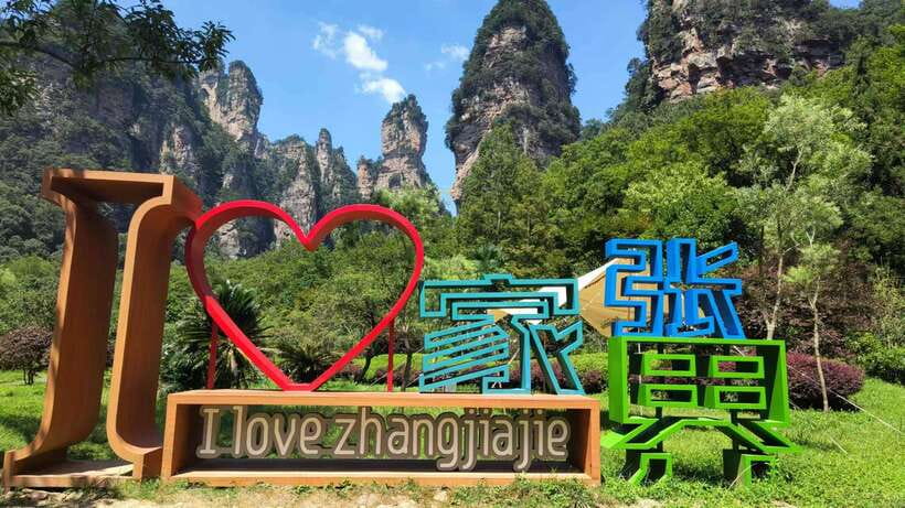 1-Day Private Tour to Zhangjiajie Highlights - Zhangjiajie National Forest Park: the rock forest that looks unreal