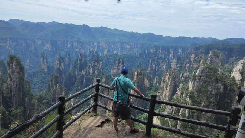 1-Day Private Tour to Zhangjiajie Highlights - Guided time inside the park: why the guide matters