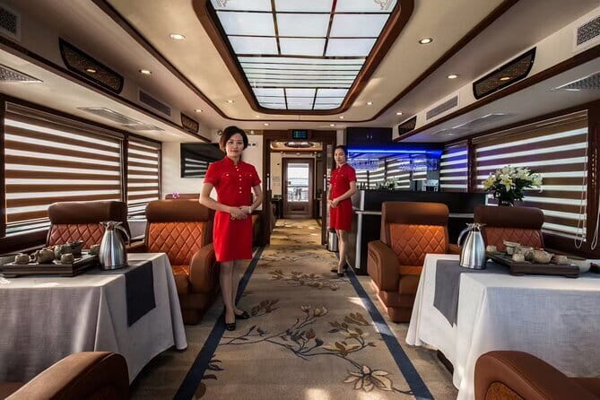 1-Day tour of Guilin-LiRiver cruise-Yangshuo Xianggong hill - Cruising into Yangshuo at around 1:30 pm