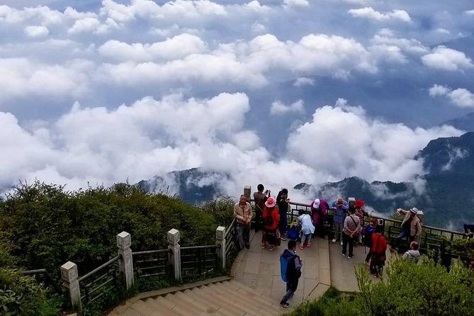 2-Day All Inclusive Leshan Giant Buddha and Emei Mountain Tour - Day 1 on Emei Mountain: Golden Summit cable car and Baoguo Temple
