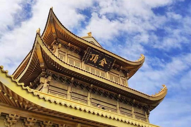 2-Day Private Tour of Leshan Grand Buddha and Emei Shan including Monastery Stay - Day 2: cable car to Golden Summit and temple walks with big views