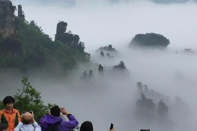 2 Day Private Tour of Zhangjiajie Highlights with Skip The Line - Day 1 plan: Tianzi Mountain, Yuanjiajie, and the Bailong Elevator ride