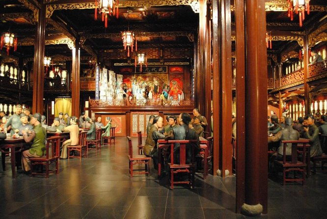 2-Day Shanghai Highlight Tour Combo Package - Day 1: Shanghai History Museum, Nanjing Road, the Bund, and the Huangpu River cruise