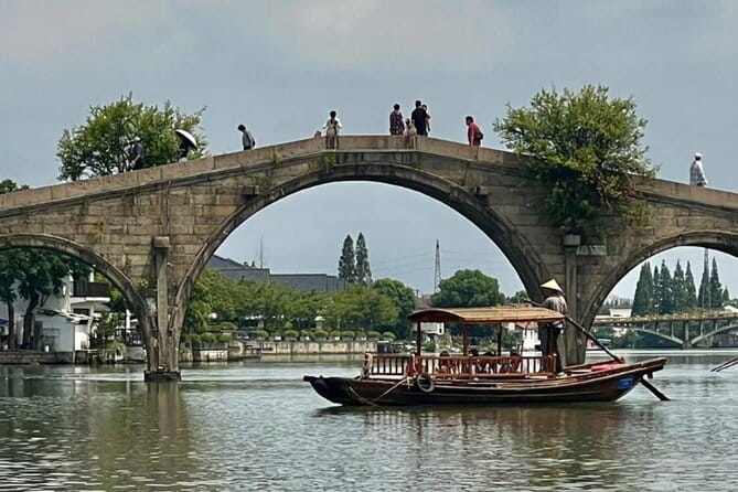 2-Day Zhujiajiao Water Town, Shanghai and Suzhou Private Tour - Day 1 in Shanghai: Zhujiajiao, Yu Garden, the Bund, and Chenghuangmiao