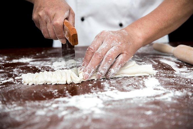 3-Hour Biang Biang Noodles Cooking Class in Xi'an - Finding Sa Jin Qiao, Exit D, and keeping the day stress-free