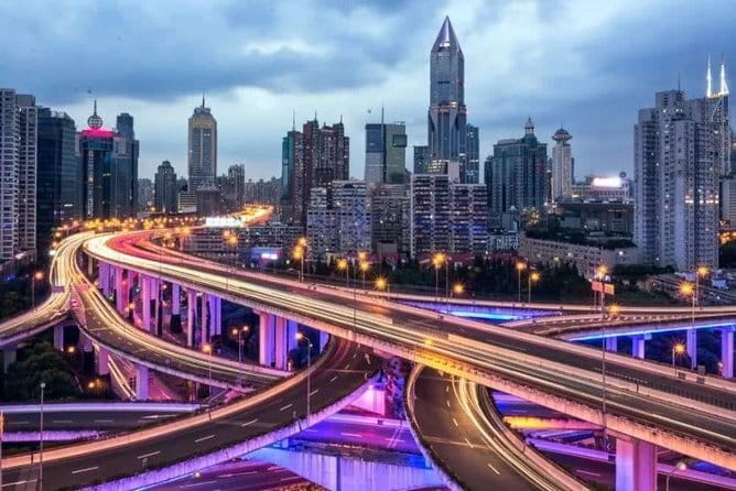 3-Hour Private Customized Shanghai Night Tour - Stop 1: The Bund at night for first-time bearings