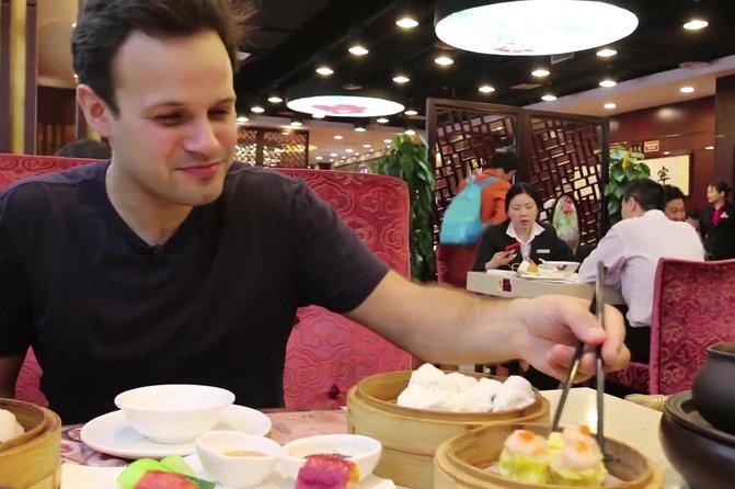 3-Hour Private Night Tour: Beijing Foodie Experience - The Beijing snack set finish: how to handle the food volume