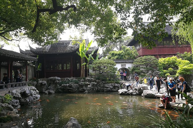 3-Hour Shanghai Yu Garden &Old Town Private Tour with Tea Tasting - Yuyuan Garden: the calm start that makes the rest of Shanghai feel real