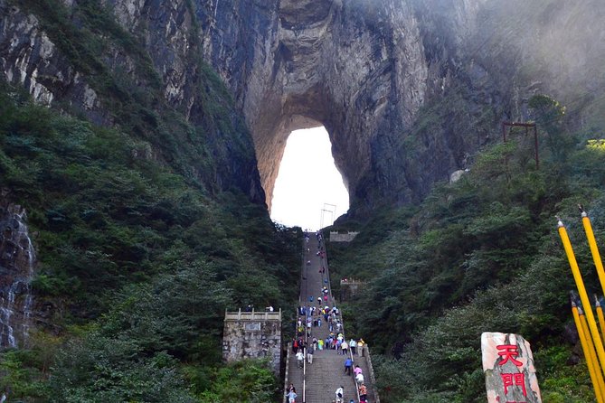 4-Day Zhangjiajie Tour to All Highlight Attractions with VIP Lift - Where to base yourself: staying near Wulingyuan East Gate pays off