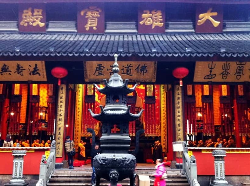 4-Hour Best Shanghai Private City Tour with Your Choice - The Bund along the Huangpu River, lover’s wall views, and iconic tower silhouettes