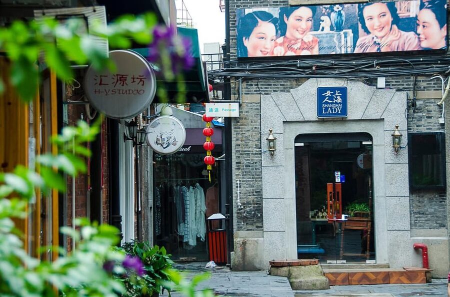 4-Hour Best Shanghai Private City Tour with Your Choice - Pudong New Island by ferry: skybridge angles and big-tower city views
