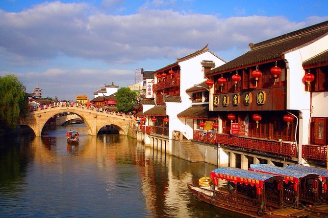 4-Hour Qibao Ancient Water Town Private Tour with Metro Experience - Stop 1: Shanghai Qibao Town, your first hour for orientation