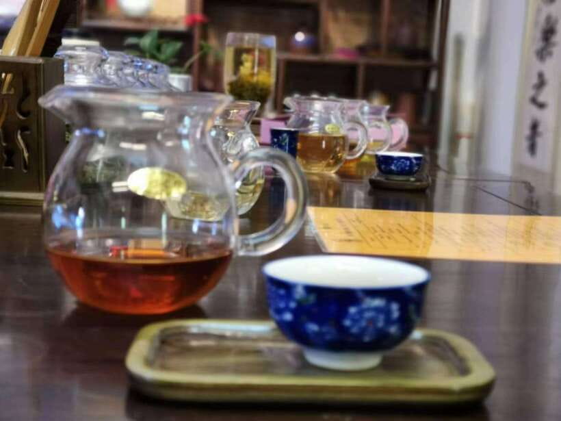 4-Hour Shanghai Best Garden and Temple Tour with Tea Tasting - Old Town Bazaar and Yu Garden, Shanghai classics in one connected loop
