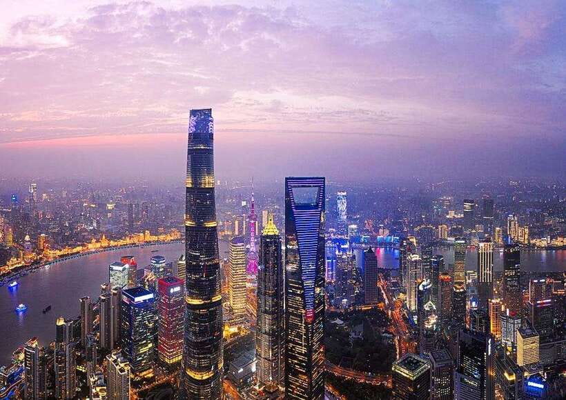4-Hour Shanghai City Private Tour by German-Speaking Guide - Old Town Bazaar: Qing-style streets, a tea house moment, and nine lucky bridge