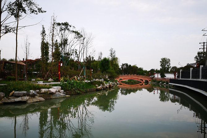 6-Hour Private Chengdu City Walking Tour with Tea Tasting - Food and Snacks: Included Noodles, Plus Small Stops