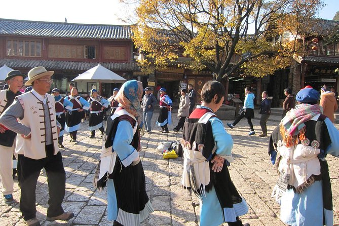8-Day Private Yunnan Tour to Kunming, Dali, Lijiang and Shangri-La - Day 3: Dali Ancient City, Three Pagodas, and Erhai Lake by Foot