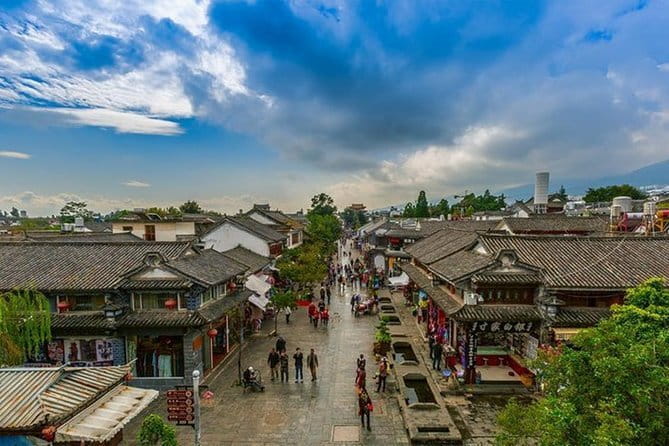 8 Days Private Yunnan Highlight Tour - A smooth start in Kunming, with pickup and a calm first day