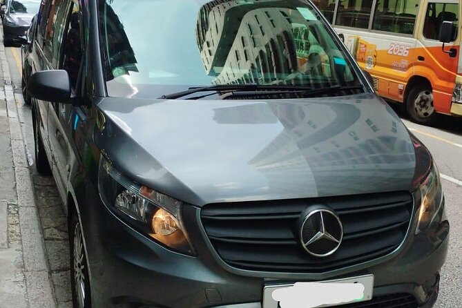 AIRPORT TRANSFER service Kowloon with Mercedes Benz - Communication by WhatsApp, and the small details that prevent stress