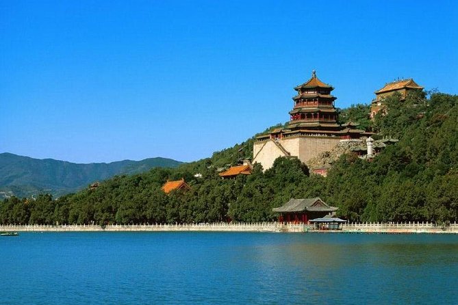 All Inclusive Private City Tour to Temple of Heaven, Tian'anmen Square Forbidden City and Summer Palace - Tiananmen Square and the Gate of Heavenly Peace backdrop