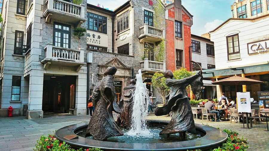 All Inclusive Shanghai City Tour by German-Speaking Guide - Jade Buddha Temple: quiet rooms and Burma jade