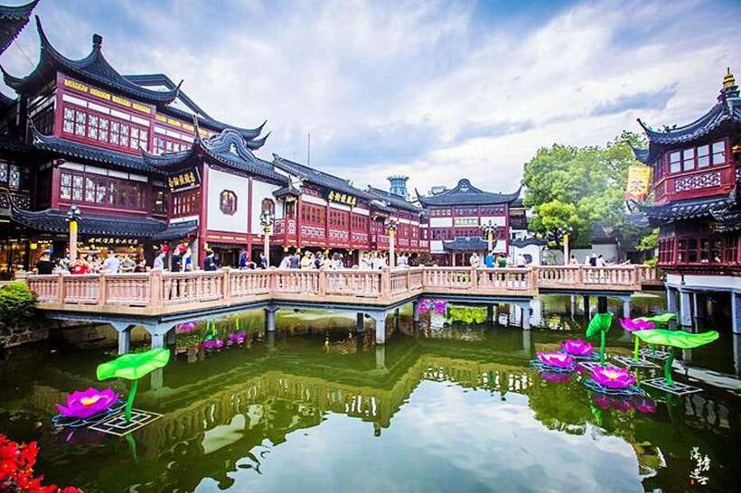 All Inclusive Shanghai City Tour by German-Speaking Guide - Downtown pickup and a driver that keeps the day moving