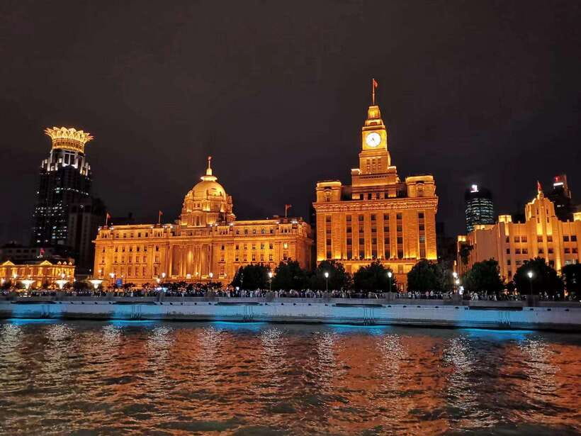 Amazing Shanghai Night Lights:River Cruise &Private Transfer - The Bund area to the boat: what your guide sets up