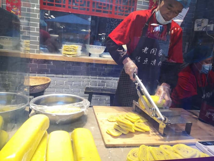 Authentic Old Xi'an Back Alley Food Tour - Beer and soda, plus the drinking rituals that make it fun