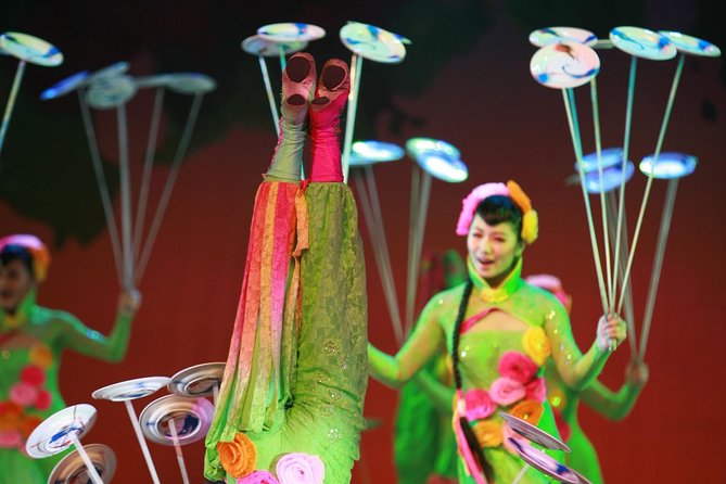 Beijing: Acrobatic Show with Peking Duck Dinner Private Tour - Meeting your guide in the lobby and getting to Red Theater