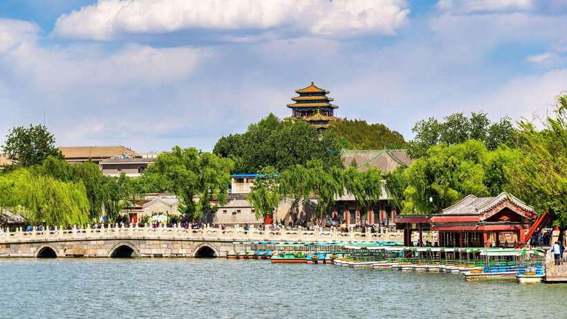 Beijing: Beihai Park Entry Ticket & English PDF Guidebook - White Dagoba on Jade Island: the iconic stop with built-in photo value