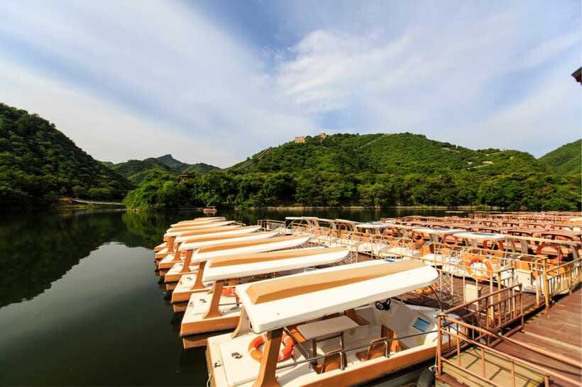 Beijing: Huanghuacheng Lakeside Great Wall Bus/Private Tour - The lakeside boat ride: how it changes the experience