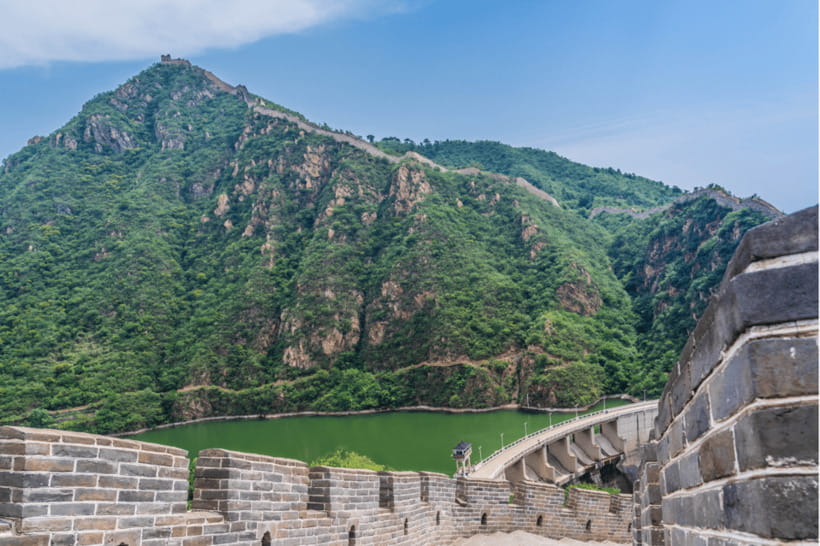 Beijing: Huanghuacheng Lakeside Great Wall Bus/Private Tour - What the guides really add: English help and a calmer day