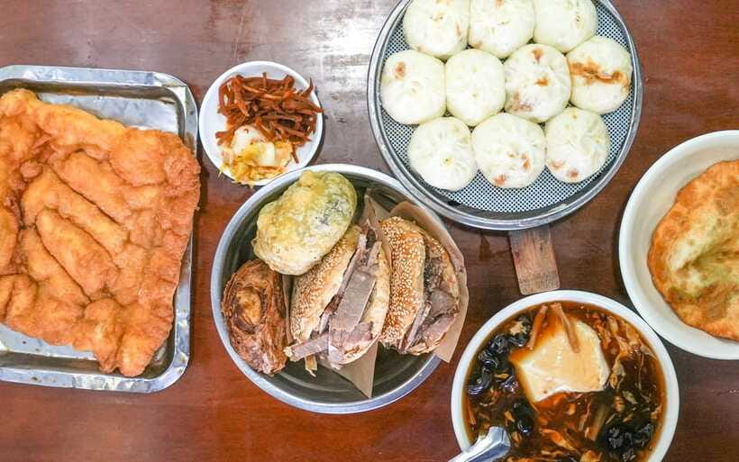 Beijing: Hutong Breakfast Food Tour - Douzhi: The Bold Fermented Tradition You’ll Either Love or Remember