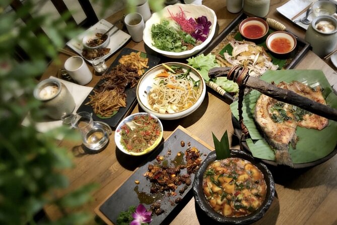 Beijing Hutong Night Tour with Yunnan Style Dinner and Chartered Boat Ride at Houhai Lake - Pickup, Timing, and How to Plan Your Evening