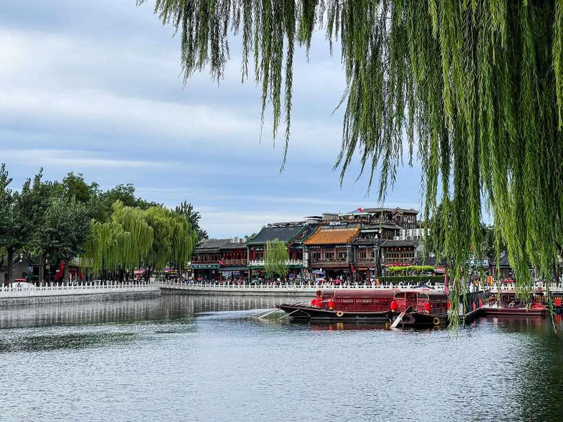 Beijing: Hutongs & Drum Tower City Walking Tour - A Taoist temple by the Jing-hang canal and Wanning bridge