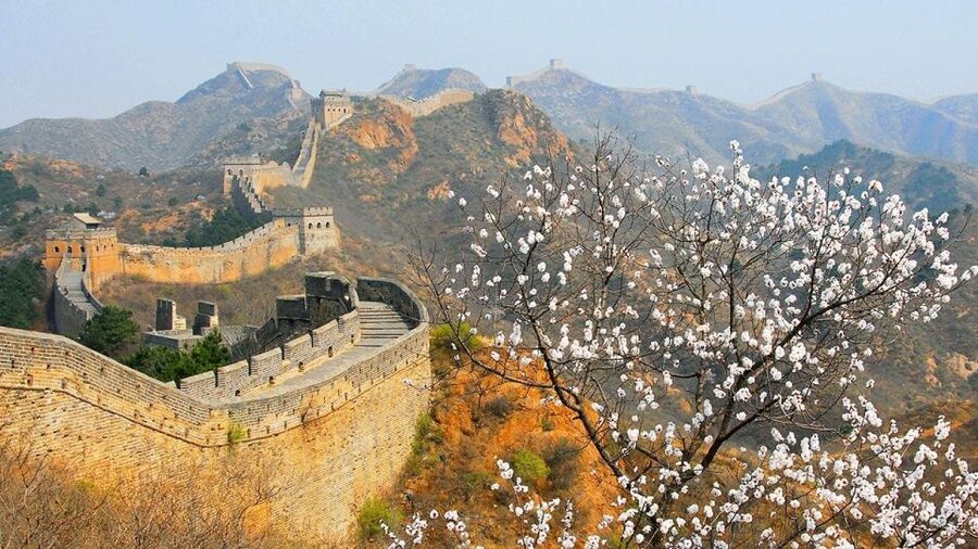 Beijing: Jinshanling and Simatai Wall&Gubei Watertown Tour - The local Chinese meal that keeps the day from feeling like a sprint