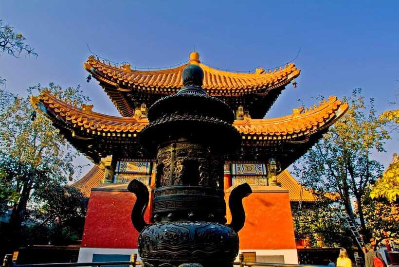 Beijing: Lama temple ticket; top efficacious temple - Architecture you can actually spot: Han and Tibetan style in real space