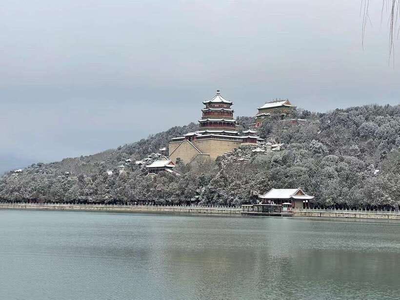 Beijing: Longing Gorge Ice Festival w/Optional Activities - Option 5: Badaling Ski Resort for 3 Hours, Then Lanterns or Frozen Scenery