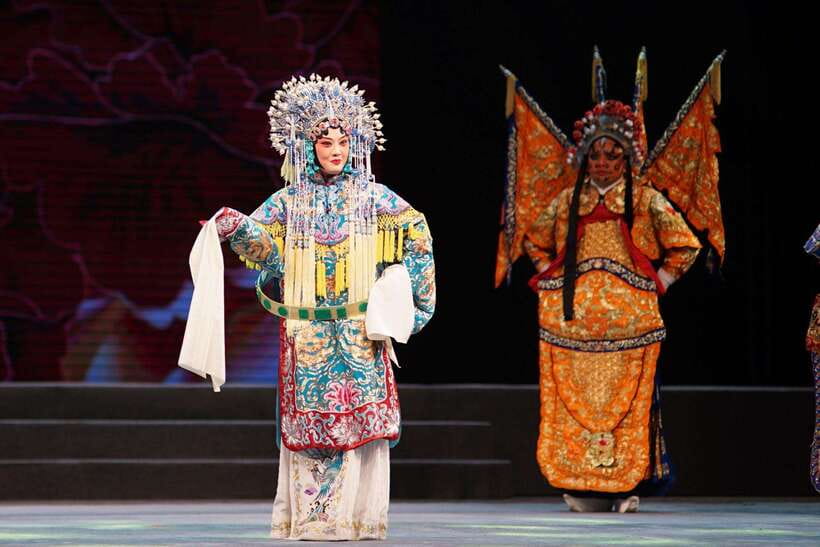 Beijing: Must-See Peking Opera at Liyuan Theatre Ticket - Before the Curtain: Makeup, Costumes, and English PDF Notes