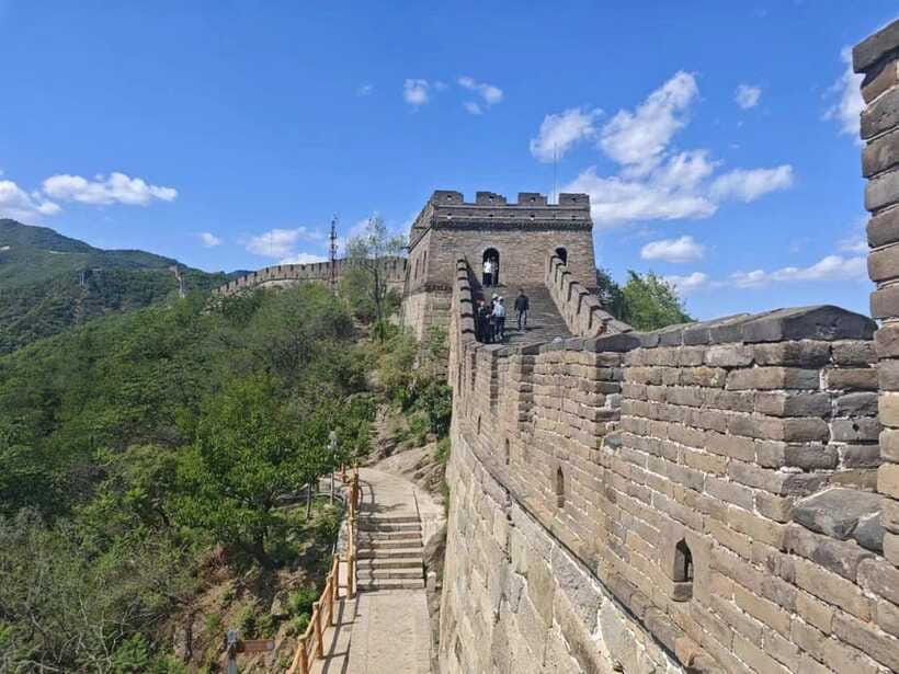 Beijing: Mutianyu Great Wall and Ming Tombs Private Tour - Private Vehicle and a 10+ Year Guide: What It Changes for You
