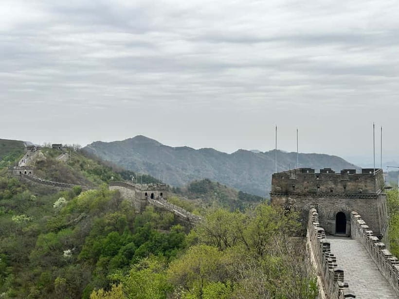 Beijing: Mutianyu Great Wall Daily Tour with Ticket & Lunch - Mutianyu segments and the cable car or toboggan decision