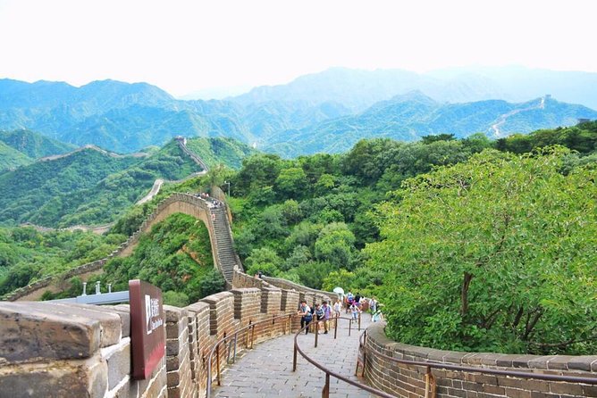 Beijing Private Transfer: Badaling Great Wall with VIP Past Pass - With a private guide: what you gain beyond directions