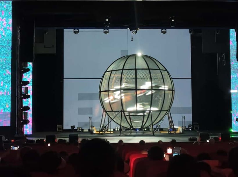 Beijing: Qinle Palace Acrobatics Show Ticket - The Peak Moment: Floating Star Disks and High-Altitude Human Pyramids