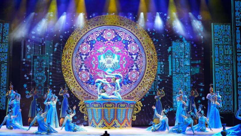 Beijing: Red Theatre Acrobatics Show Ticket-Local Must-See - Picking the right 4:20 PM or 5:40 PM showtime