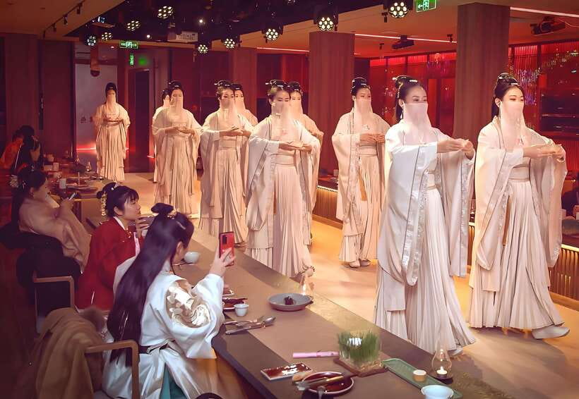 Beijing Royal Dinning Experience with cultural performance - Lunch at 12:00 or Dinner at 6:30: Timing That Keeps It Stress-Free