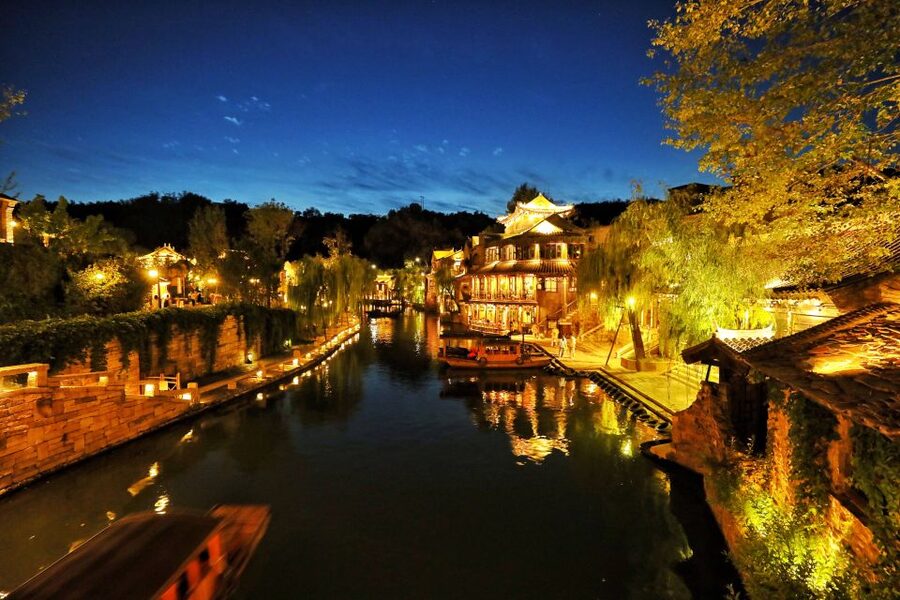 Beijing: Simatai Great Wall & Gubei Water Town Private Tour - Two ways to do it: transfer-only vs guided day or night